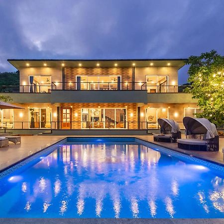 Stayvista At La Nirvana With Pool, Music Speaker & Indoor-Outdoor Game Lonavala Ngoại thất bức ảnh