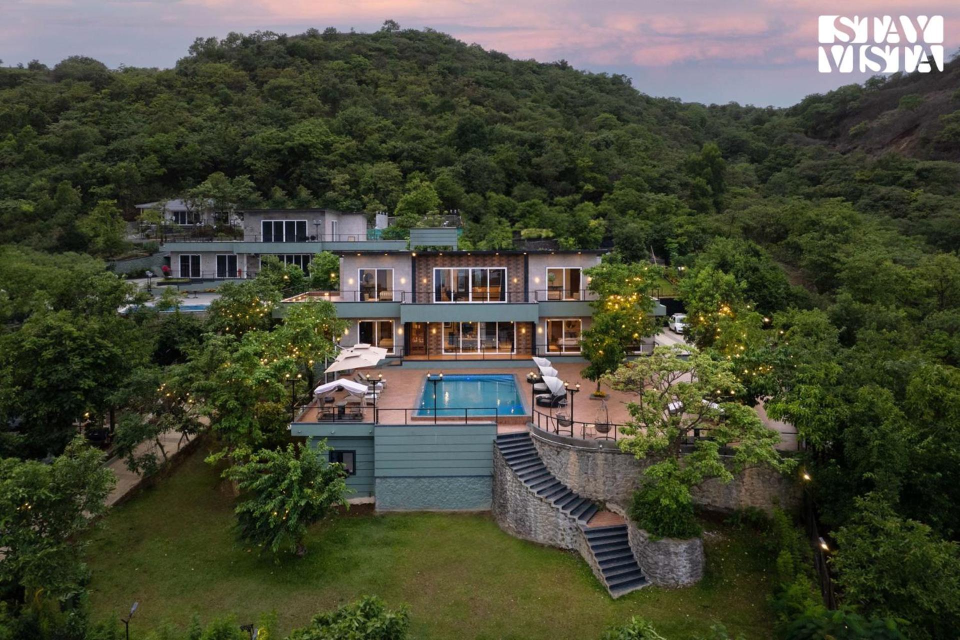 Stayvista At La Nirvana With Pool, Music Speaker & Indoor-Outdoor Game Lonavala Ngoại thất bức ảnh