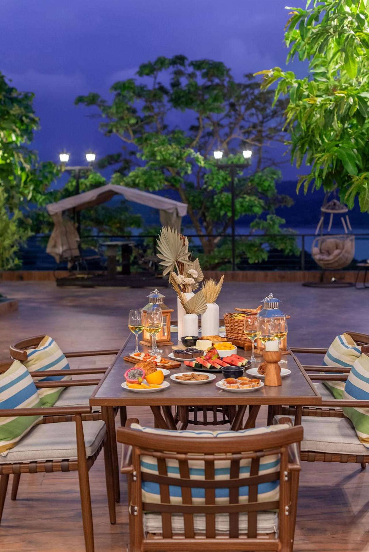 Stayvista At La Nirvana With Pool, Music Speaker & Indoor-Outdoor Game Lonavala Ngoại thất bức ảnh